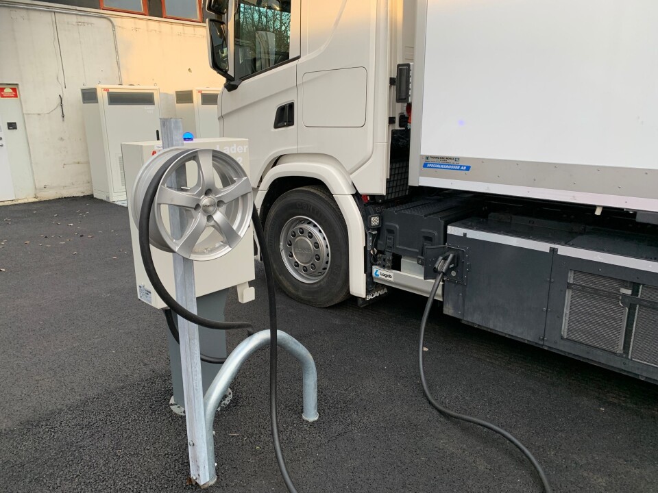LADESTASJON: Asko har laget en ny ladestasjon til den nye batterielektriske Scania-en.