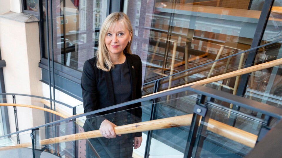 – Hodetelefoner er ikke godkjente som hørselsvern, og skal derfor ikke brukes i støysoner på jobb, sier direktør i Arbeidstilsynet, Trude Vollheim.