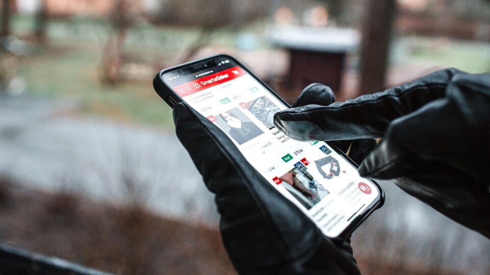 Touchlappene kan limes på hansker slik at man kan betjene touchskjerm med hanskene på.