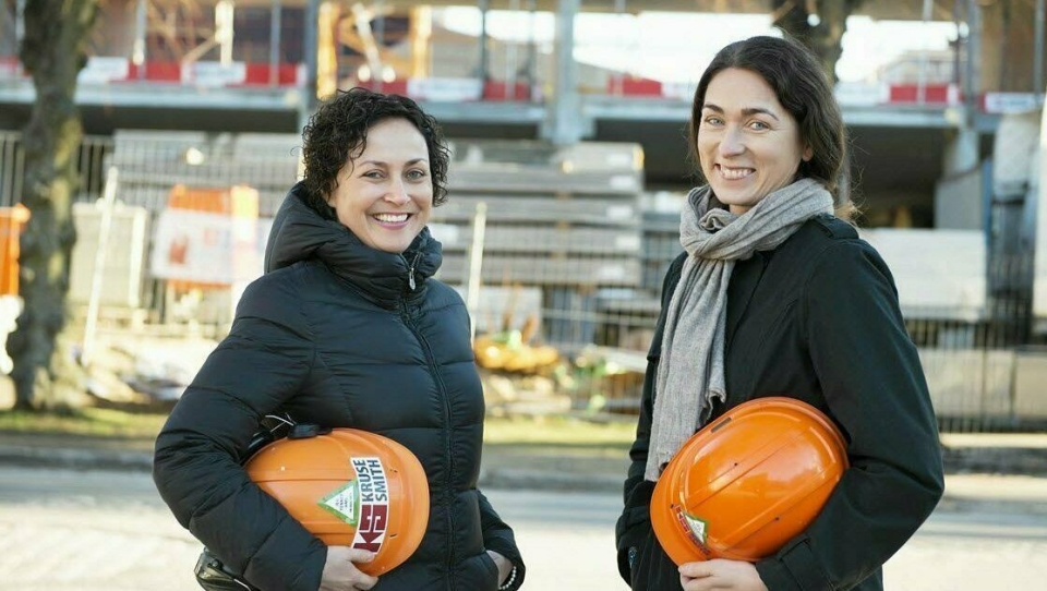 Heidi Wolden (t.v.), slutter som konsernsjef Kruse Smith. Sissel Leire, styreleder Kruse Smith, er takknemlig for Woldens innsats de nær tre årene hun har ledet konsernet.