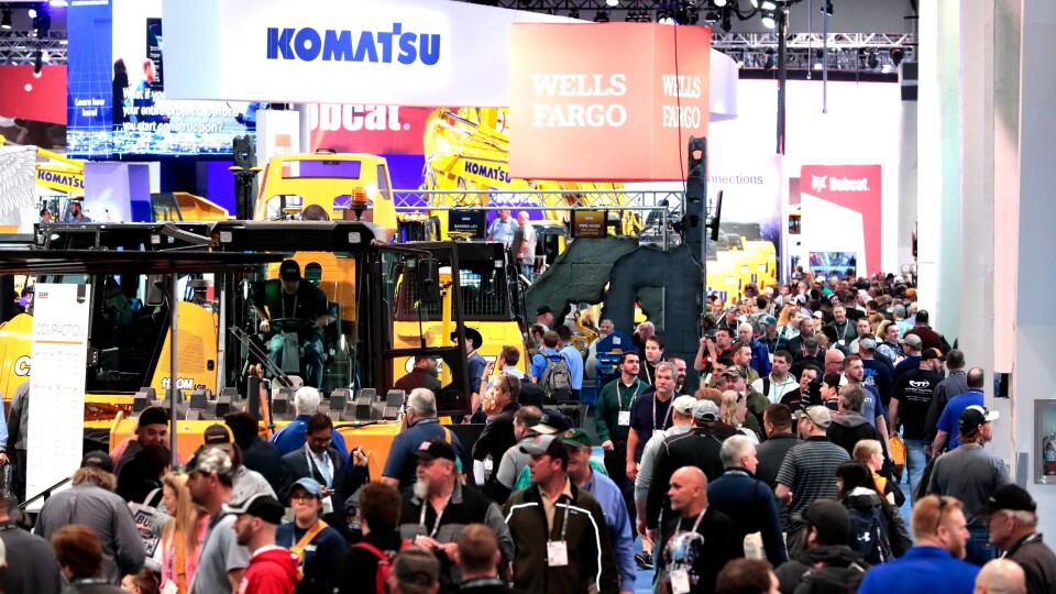 USA er i skrivende stund ikke like hardt rammet av Covid-19 som Norge. 10. mars gikk norske Helsedirektoratet ut med en anbefaling om at arrangement med over 500 personer avlyses. Dette er ikke tilfellet i Las Vegas, der mange tusen samles. Bildet er fra åpningsdagen av Conexpo 2020, 10. mars.