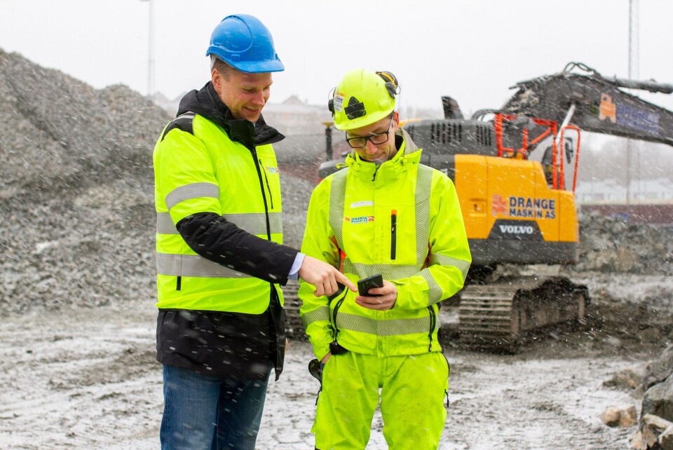 BESØK: SmartDok er på plass i Bergen med eget kontor som dekker Vestlandet. Her er SmartDoks Steffen Nerdal (t.v.) på besøk hos Drange Maskin. BESØK: SmartDok er på plass i Bergen med eget kontor som dekker Vestlandet. Her er SmartDoks Steffen Nerdal (t.v.) på besøk hos Drange Maskin.