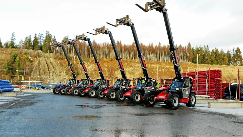 NYKOMMERNE: Seks Manitou teleskoplastere med hevet bom markerte overtagelsen på Ahlsell-anlegget i Nordkisa.