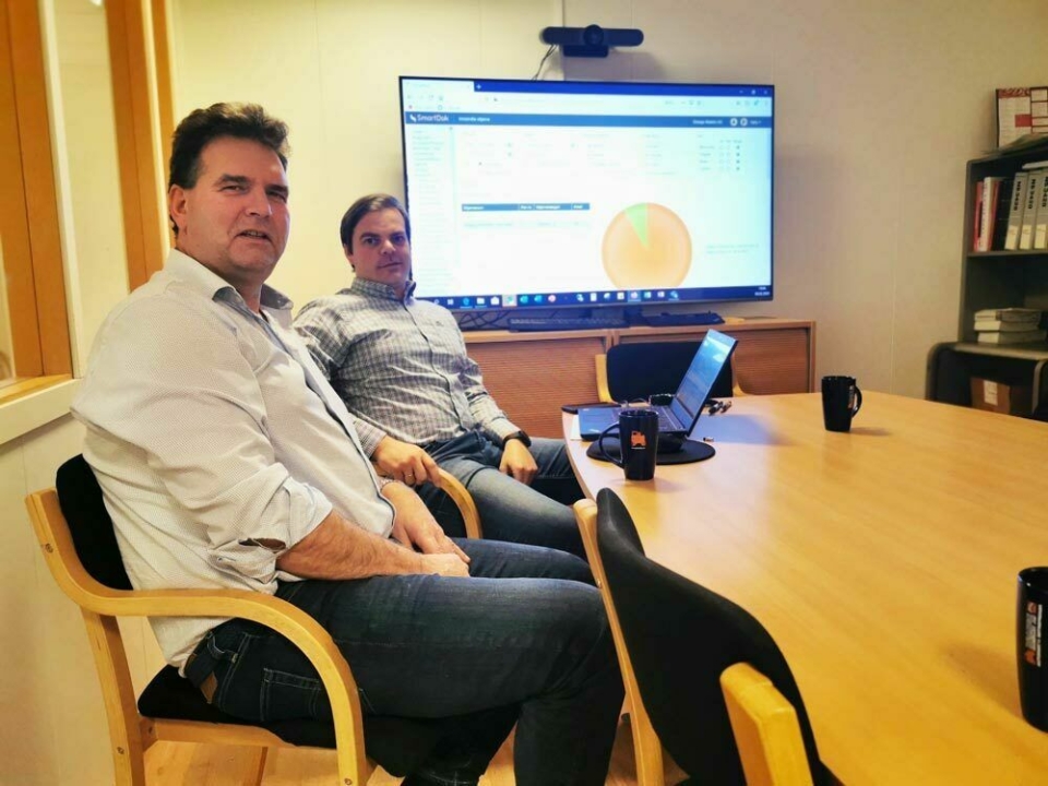 FORNØYD: Daglig leder Rune Grimstad (t.v.) og anleggsleder/prosjektleder Pål Oldervoll er fornøyd med datafangstsystemet i bedriften.