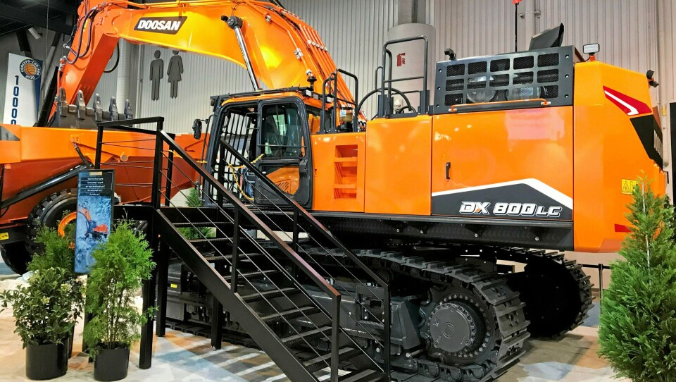 STØRSTE: Nye DX800LC-7 på 80 tonn er den største gravemaskinen fra Doosan. STØRSTE: Nye DX800LC-7 på 80 tonn er den største gravemaskinen fra Doosan.