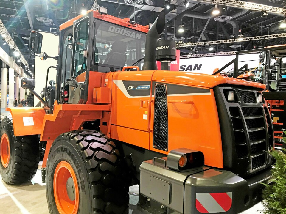 HYBRID: Det blir hjullastermodellen DL200-5 (12 tonn) som blir første hybridversjon i Doosans hjullasterserie. HYBRID: Det blir hjullastermodellen DL200-5 (12 tonn) som blir første hybridversjon i Doosans hjullasterserie.
