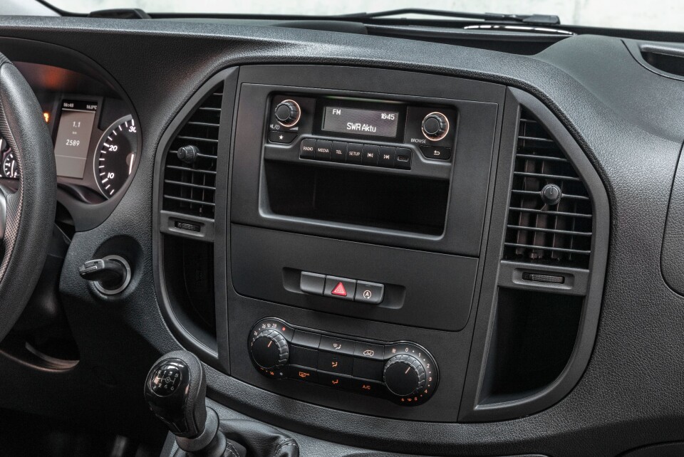 Også den minste radioen Audio 10 har nå DAB+ og Bluetooth for handsfree og musikkstrømming.