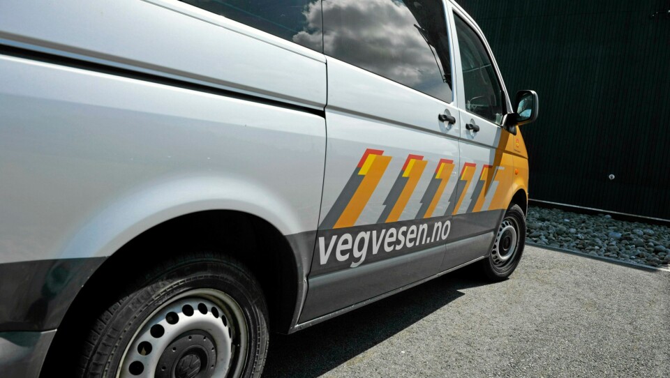 Statens vegvesen har anmeldt sju sjåfører i et transportfirma, og firmaet. Statens vegvesen har anmeldt sju sjåfører i et transportfirma, og firmaet.