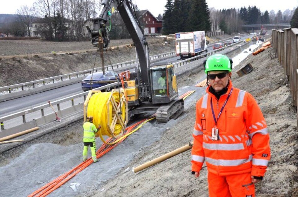 Full rulle og arbeidsintensive dager for f.h. Eugen Myhr i Statens vegvesen, maskinfører Arve Gunnleiksrud og Marius Vårdal Alvheim.