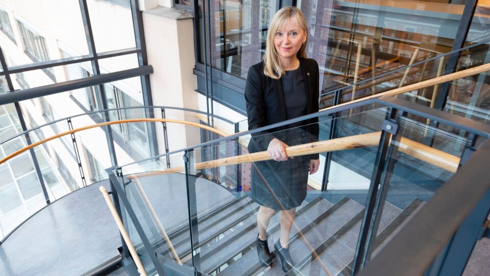 - Flere studier viser at å legge asfalt med lavere temperatur reduserer helsefarene for asfaltarbeiderne, sier direktør i Arbeidstilsynet, Trude Vollheim.