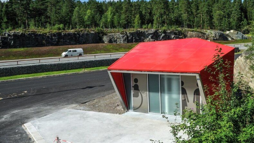 Toaletter med innlagt vann på rasteplasser og døgnhvilplasser langs hovedveinettet er åpne med forsterket renhold under koronakrisen.