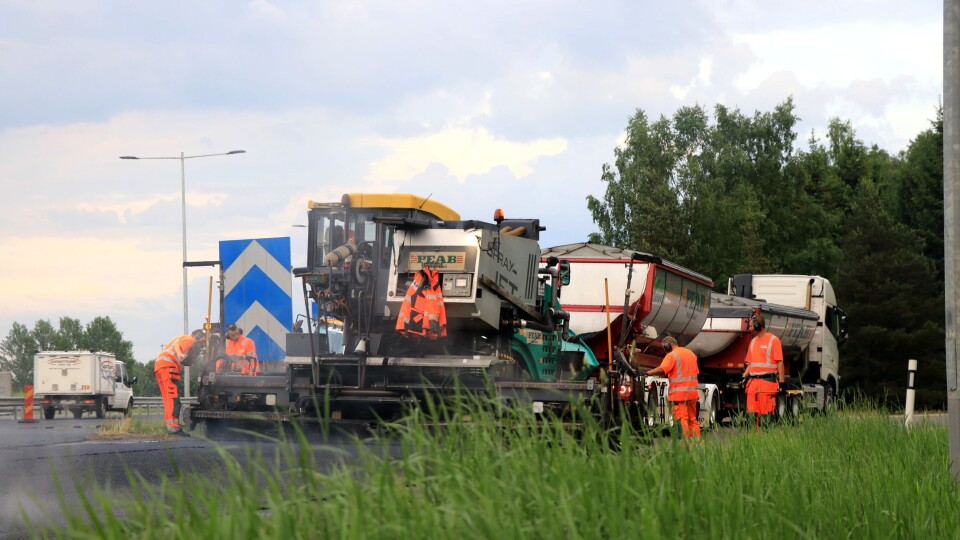 Asfaltkapasiteten til Peab er blant det som øker nå som YIT-ansatte og -anlegg blir en del av selskapet. (Illustrasjonsbilde)