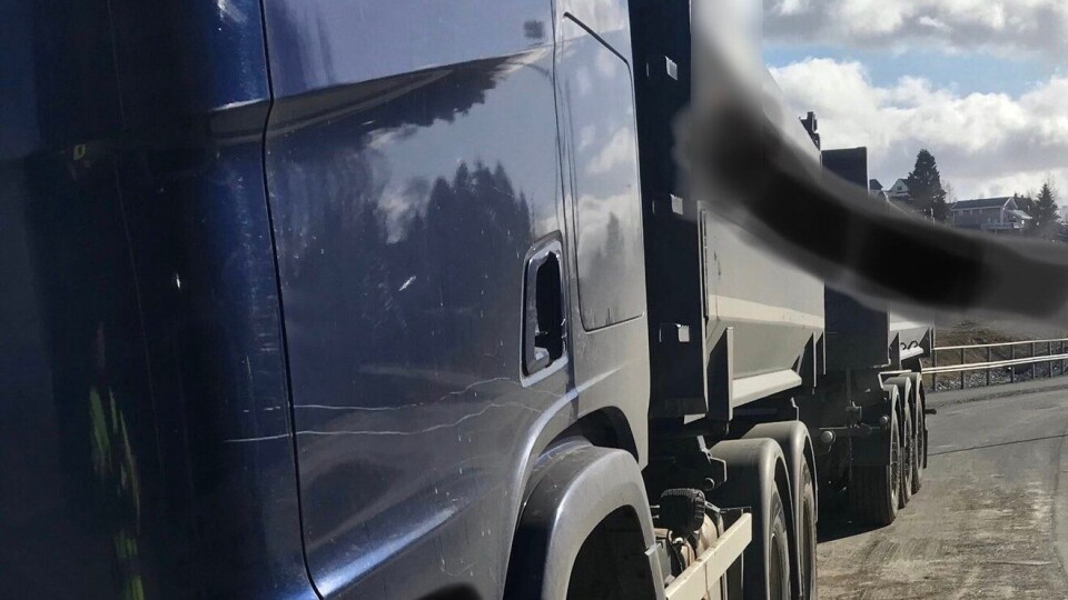 Stoppet to ganger med ti tonn overlast.