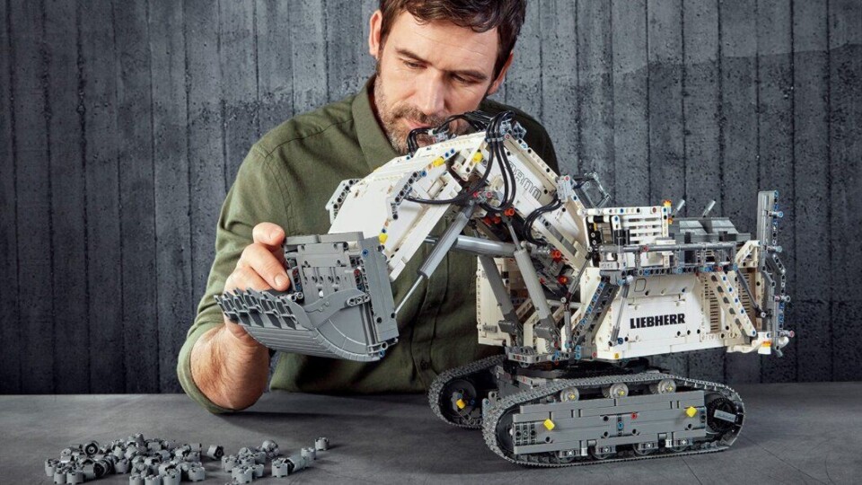 Lego Technic-byggesettet Liebherr R 9800 (Legonummer 42100) bør få timene til å fly når settet skl bygges.