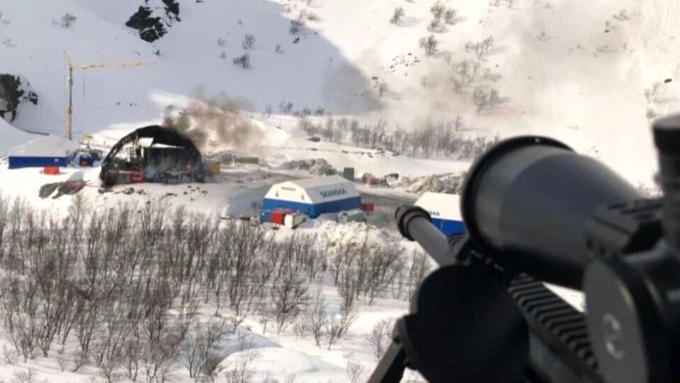 Skytterens synsvinkel fra da en acetylenflaske ble skutt åpen i verkstedet. Skanskas drone fløy inn ekstra skudd til politiets skarpskytter, som lå ute i terrenget, da det viste seg at det tok flere skudd og på kortere avstand enn først antatt for å få hull på en argonflaske deretter.
