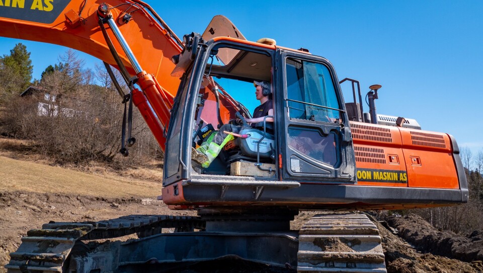Henning Strand har i dag ansvar for egen 30 tonn gravemaskin med boreapplikasjon.