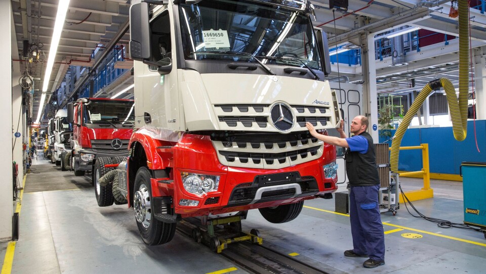 Produksjonen er i gang igjen ved Daimlers gigantfabrikk, Werk Wörth, i Tyskland. Bildet er fra 2017.