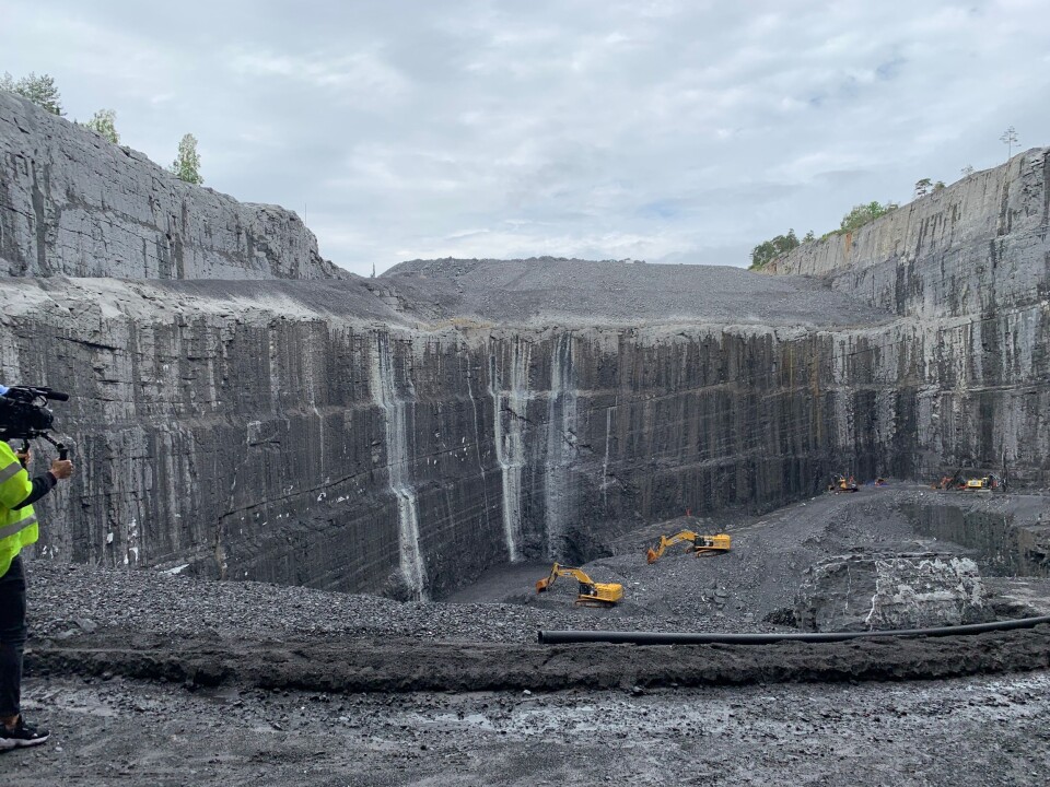 3,5 millioner tonn kalkstein ble hentet fra bruddet på Langøya som ligger i Holmestrandsfjorden.