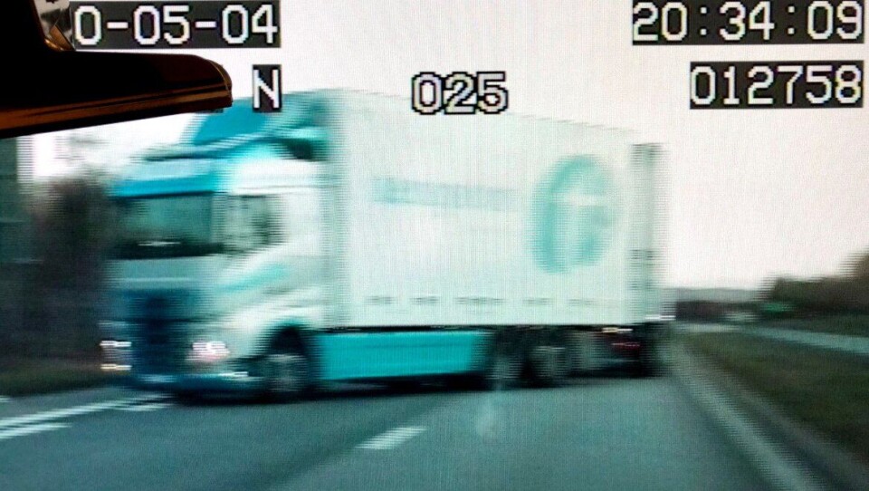 Vogntogsjåføren stilte bilen på tvers av motorveien for å sikre Halmstad-politiet under en pågripelse i Sverige 4. mai.