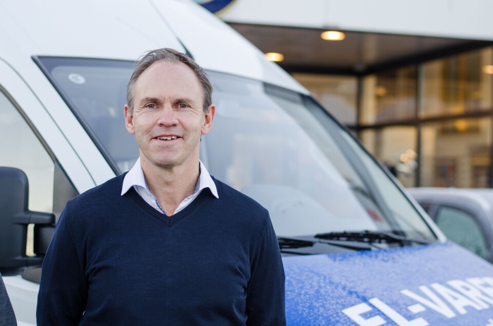 -Vi skal selge biler på tradisjonelt vis sier Frank Dunvold, administrerende direktør i RAS.