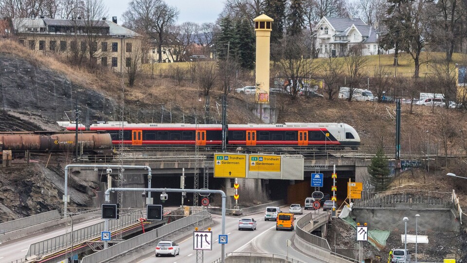Et løp i Vålerengtunnelen blir stengt fra 8. juni 2020 til februar 2021. Statens vegvesen oppfordrer til å gå, sykle, reise utenom rushen og til hjemmekontor.