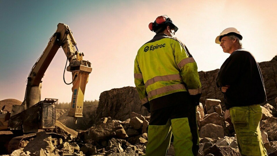 Service technician and customer Foto Epiroc