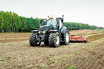 Utvikler fjernstyrt traktor
