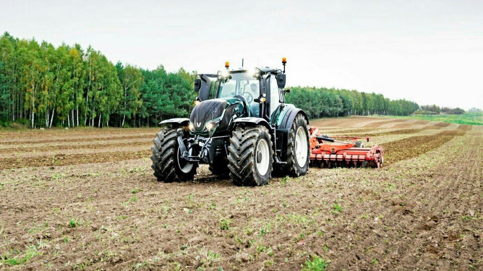 Valtra og finske Elisa utvikler en 5G-løsning som gjør det mulig å fjernstyre traktorer. Valtra og finske Elisa utvikler en 5G-løsning som gjør det mulig å fjernstyre traktorer.