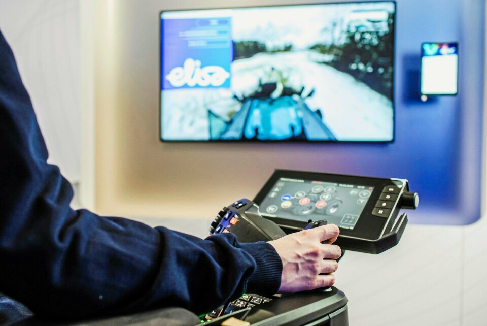 I mars avduket Valtra og Elisa en fjernstyrt traktor under et arrangement i Helsinki. I mars avduket Valtra og Elisa en fjernstyrt traktor under et arrangement i Helsinki.
