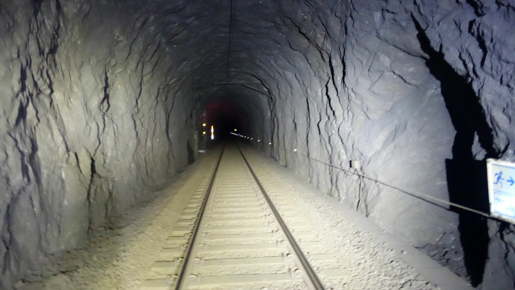 Bane Nor lyser nå ut jobben med å rehabilitere den opprinnelige tunnelen i Ulriken og bygge ei tilhørende jernbanebru og tunnelportal.