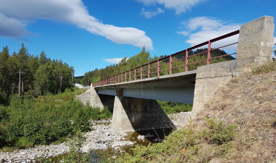 Dagens Einunna bru er bygget i 1954. Brua er totalt 41,3 meter lang, fordelt på to spenn.