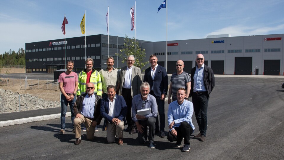 Representanter for både Hesselberg, Bulk og entreprenøren Thermica var til stede da Hesselberg fikk nøkkelen til sitt nye hjem onsdag.