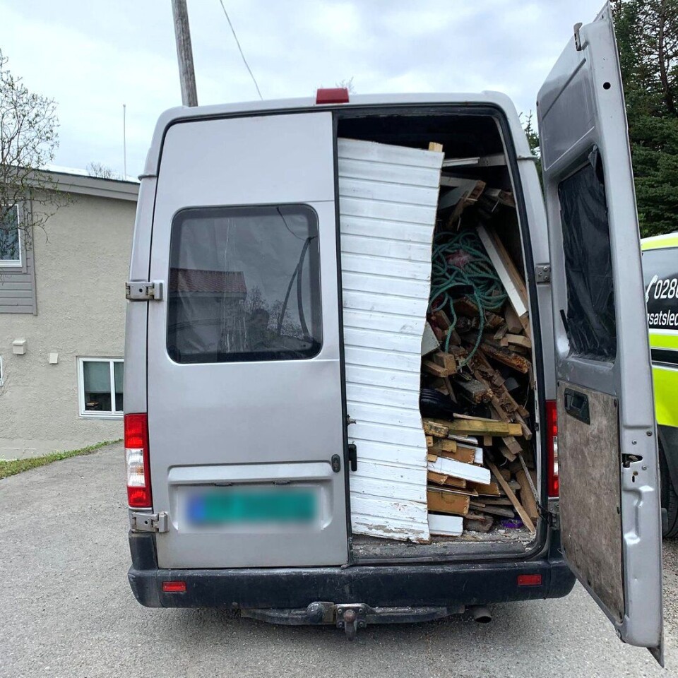 Varebilen var ifølge politiet lastet med «store deler av en gammel garasje».