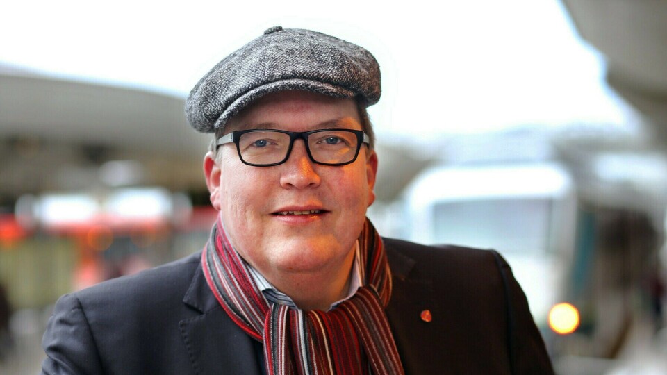 Sverre Myrli er stortingsrepresentant for Akershus og er Arbeiderpartiets transportpolitiske talsmann på Stortinget. Han er inne i sin femte stortingsperiode og har utdanning fra Høgskolen i Oslo og Handelshøjskolen i København. Han har permisjon fra jobb i Forsvarsbygg og var politisk rådgiver i Samferdselsdepartementet 1996-97. Myrli er opptatt av alle transportformer. Ikke minst det store omfanget av kabotasje som foregår i Norge i dag, både i lovlig og ulovlig form. Han er også sterk tilhenger av mer gods på bane og sjø.