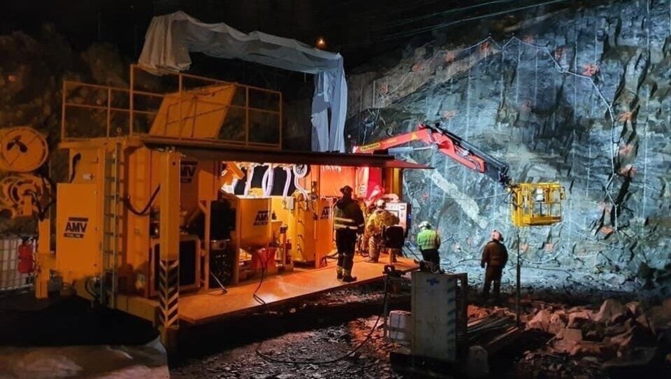Forskere har nå dokumentert den beste framgangsmåten for å tette bergsprekker ved tunneldriving. Bildet viser klargjøring for berginjeksjon i Implenia/Accionas anlegg i Moss.