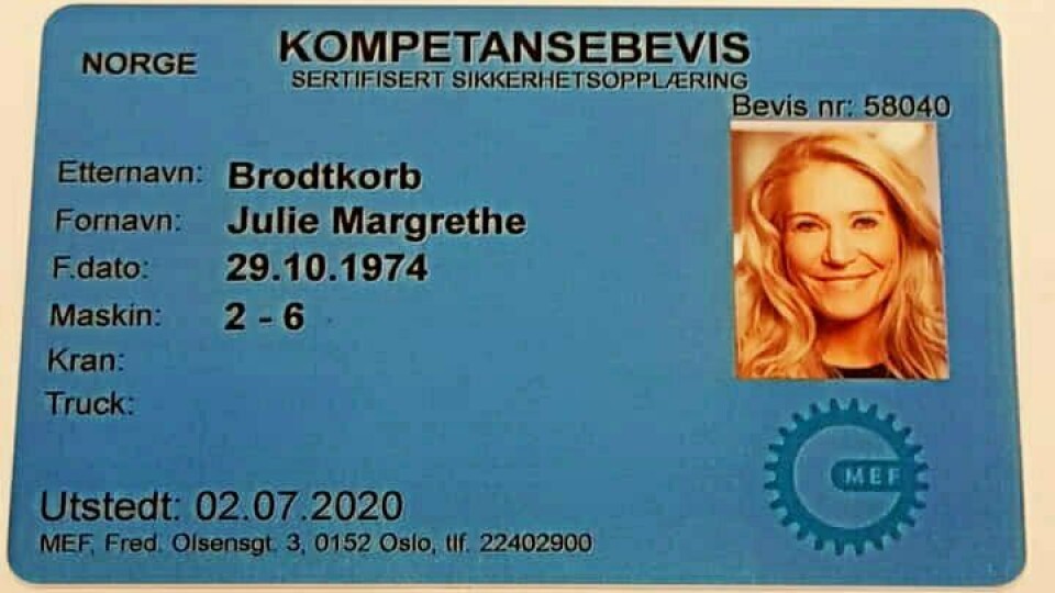 Adm. direktør i Maskinentreprenørenes Forbund (MEF), Julie Brodtkorb, har tatt maskinførerbevis.