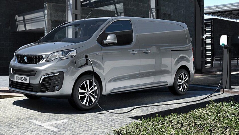 Peugeot e-Expert får hurtiglading som lader opp til 80% på 30 eller 45 minutter avhengig av batteripakke.