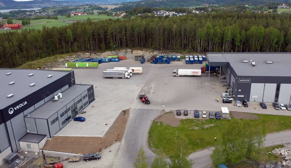 OVER PLASSEN: Turen over gårdsplassen fra Infinitum til Veolias nye fabrikk er bare noen meter.