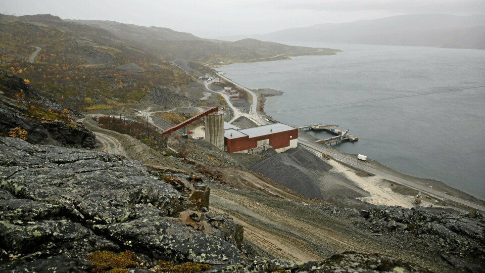 Dette er Nussir i Kvalsund i Finnmark. Gruveområdet ligger ved Repparfjorden.