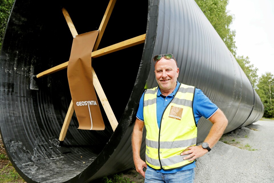 REKORD: Terje Ottesen og Geosyntia AS har aldri tidligere levert et rør i denne dimensjonen til et slik formål. Foto: Klaus Eriksen