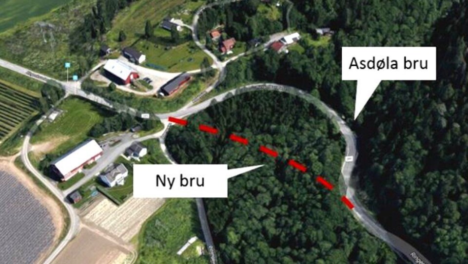 Illustrasjon som viser hvor veitraseen går i dag, og hvor den nye brua skal bygges på fylkesvei 285 i Lier.