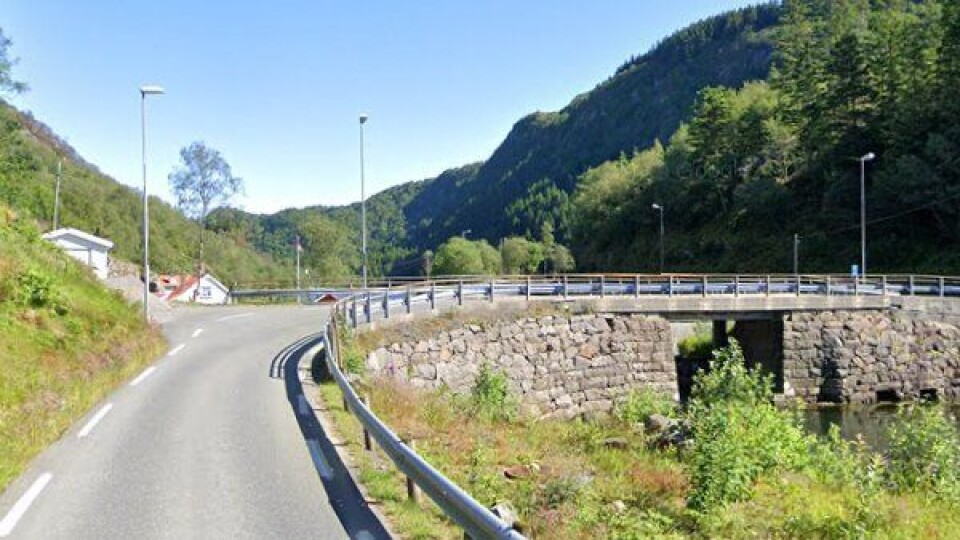 Veilys er blant det elektriske som inngår i elektrokontrakten. Bilde fra fylkesvei 33, Rekefjord, sør i Rogaland.