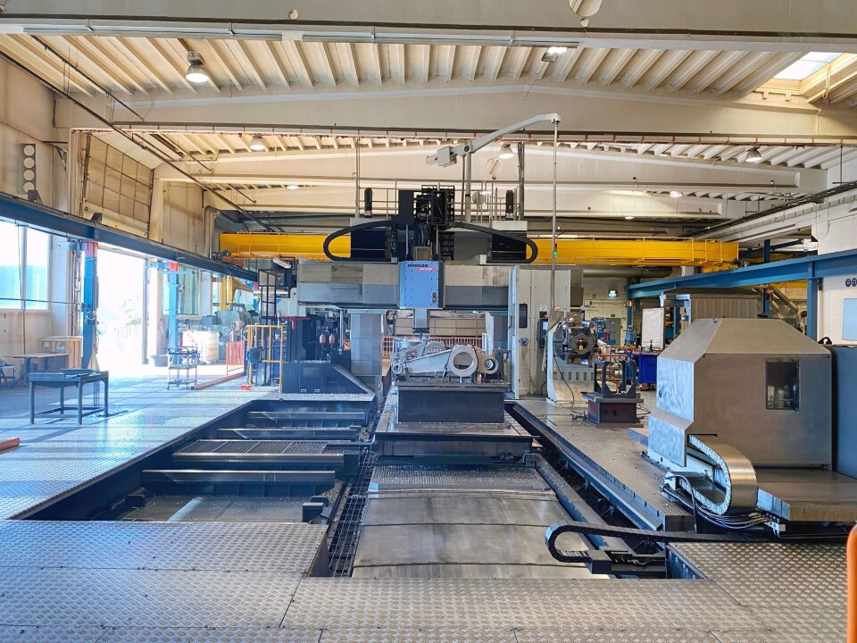 – Automatisering er en sterk bidragsyter til at vi faktisk kan beholde arbeidsplassene her. Ikke motsatt, sier Jan Roger Lindseth. Ved maskineringssenteret (over) lages det deler og komponenter til hele produksjonen. – Automatisering er en sterk bidragsyter til at vi faktisk kan beholde arbeidsplassene her. Ikke motsatt, sier Jan Roger Lindseth. Ved maskineringssenteret (over) lages det deler og komponenter til hele produksjonen.