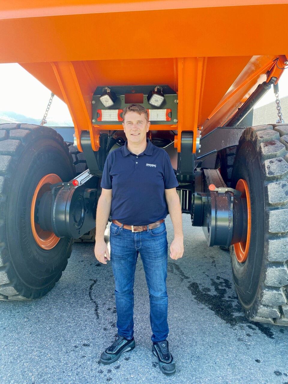 FORHANDLER: Tor Anders Høgaas er daglig leder ved Rosendal Maskin, Norges eneste Doosan-forhandler. FORHANDLER: Tor Anders Høgaas er daglig leder ved Rosendal Maskin, Norges eneste Doosan-forhandler.