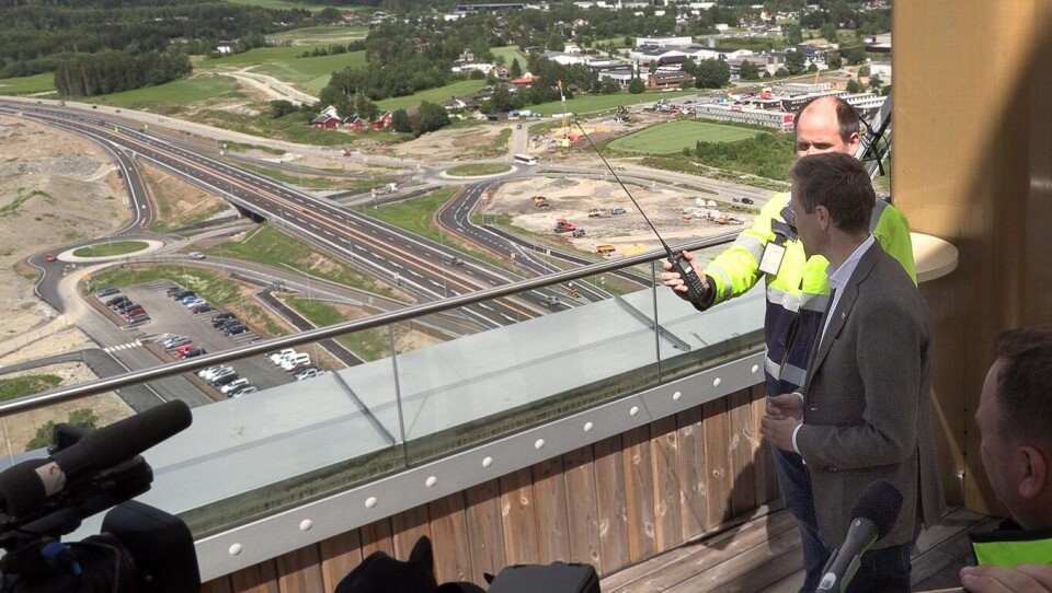 Samferdselsminister Knut Arild Hareide åpnet den 18 km lange E6-strekningen Brumunddal-Kåterud (sør for Hamar)  offisielt fra Mjøstårnet 1. juli 2020. Ny gir den nye bompenge-innkrevingen på E6 økt trafikk og utfordringer på sideveiene.