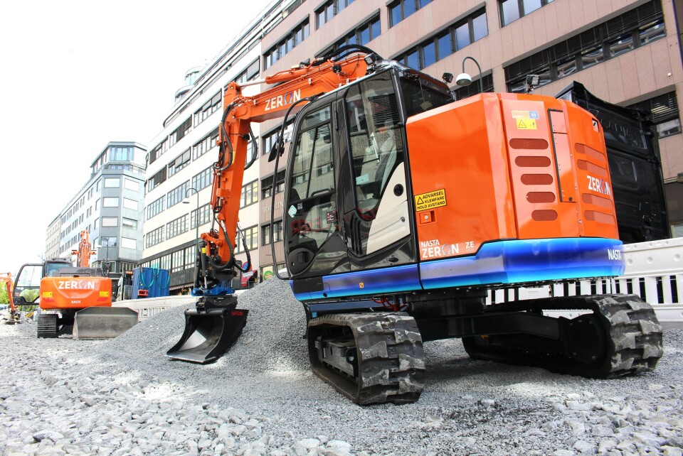Ekspert Maskinutleie AS har bestilt to Zeron ZE85 (nærmest) og to Zeron ZE160 (bak). Bildet er fra det utslippsfrie anleggsprosjektet Oslo kommune gjennomfører i Olav Vs gate. Ekspert Maskinutleie AS har bestilt to Zeron ZE85 (nærmest) og to Zeron ZE160 (bak). Bildet er fra det utslippsfrie anleggsprosjektet Oslo kommune gjennomfører i Olav Vs gate.