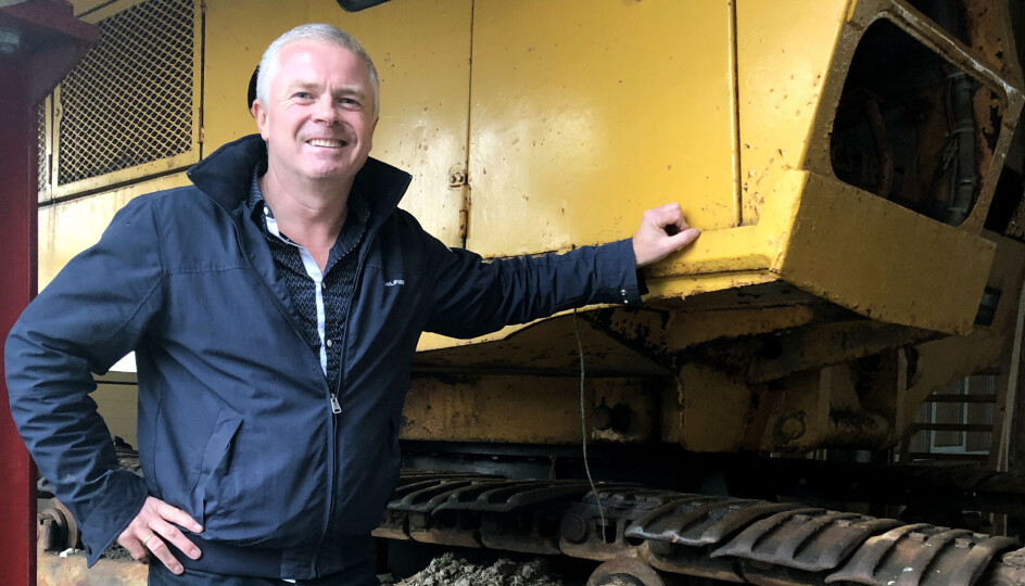 Reid Skjærpe og X4T-en, som da dette bildet ble tatt i september 2020 var kommet innendørs.
