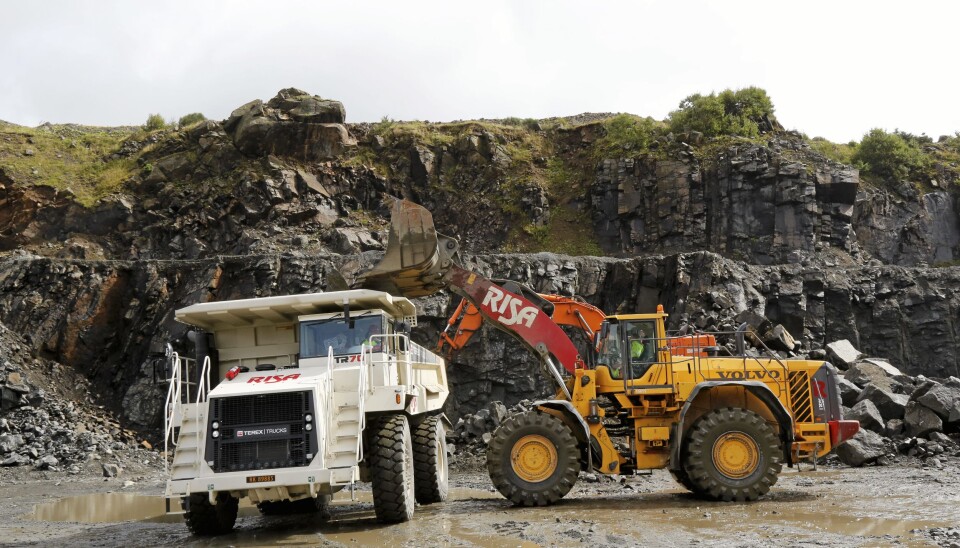 Risa opplyser at selskapet er tilbake på 2016-nivå når det gjelder aktivitet. Nettopp i 2016 ble dette bildet tatt, hos Rekefjord Stone AS der Risa jobbet opplasting og transport til knuser, og Volvo Maskin nettopp hadde levert en Terex tipptruck.