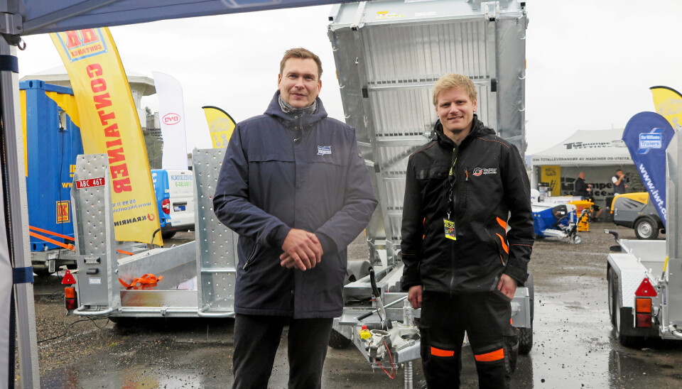 IFOR WILLIAMS: Ifor Williams Sigurd Duenger (t.v.) og Askil Krågeland fra den nye forhandleren Traktor og Maskin AS i Kristiansand.