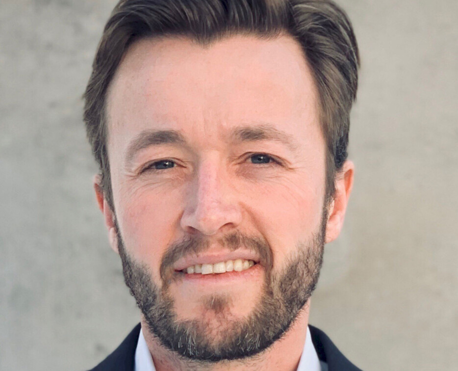 Håkon Tufte-Lyngdal, adm. direktør i Skanska Industrial Solutions Norge, er veldig godt fornøyd med å kunne tilby klimanøytral asfalt i Norge i 2021-sesongen.